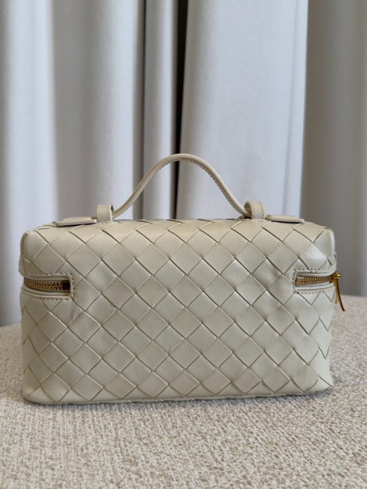 Bottega Veneta Bang Bang ecru Intrecciato vanity case back view