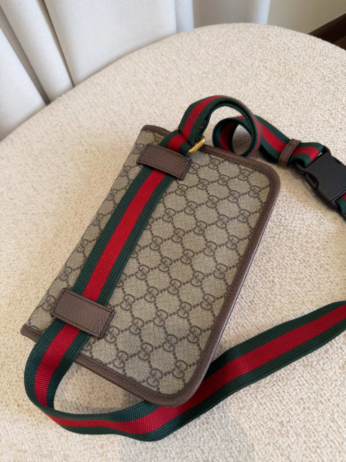 Gucci Neo Vintage GG Supreme medium messenger back view