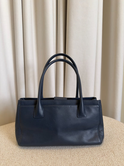Chanel Medium Cerf Executive Shopper navy caviar back view
