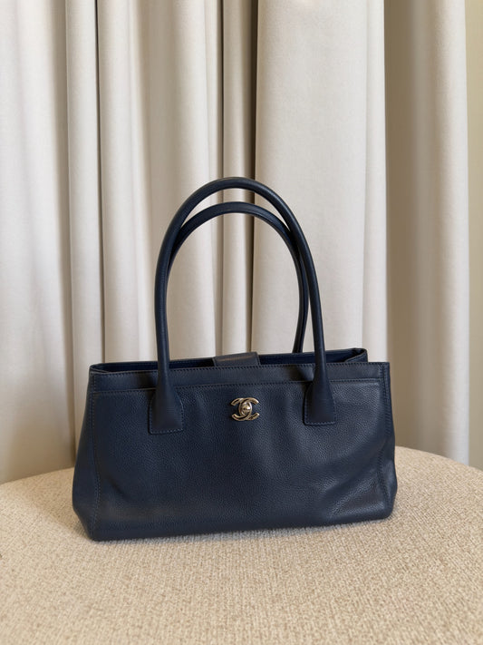 Chanel Medium Cerf Executive Shopper navy caviar front view