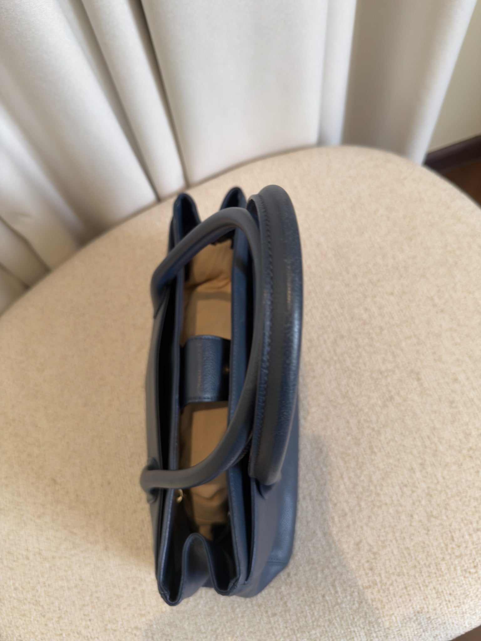 Chanel Medium Cerf Executive Shopper navy caviar top and interior view