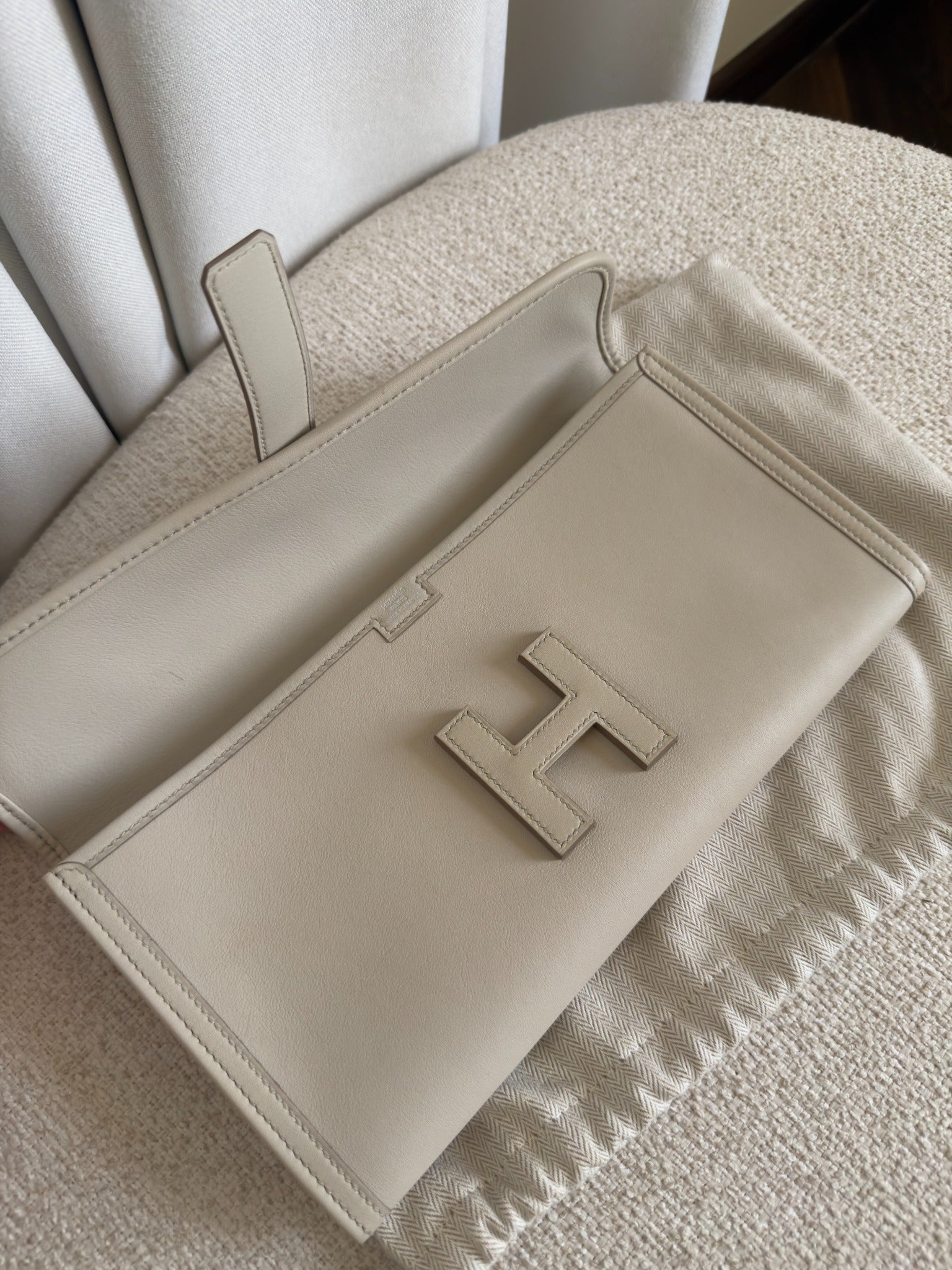 Hermès Jige Elan 29 Nata Swift leather three-quarter view