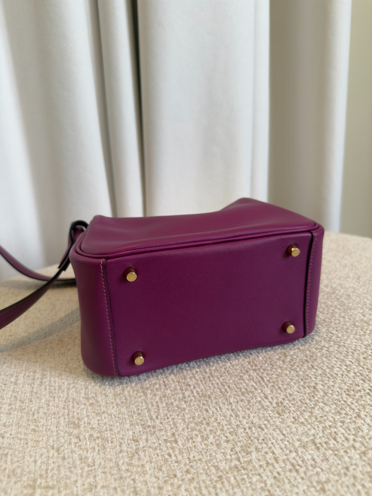 Hermès Mini Lindy 20 Anémone Swift base view