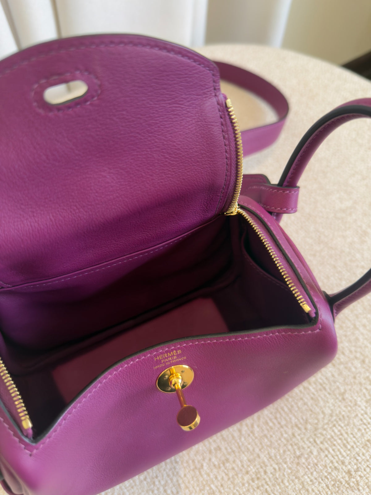 Hermès Mini Lindy 20 Anémone Swift interior close-up