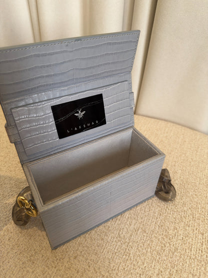 L’AFSHAR Ida light grey embossed leather bag interior view